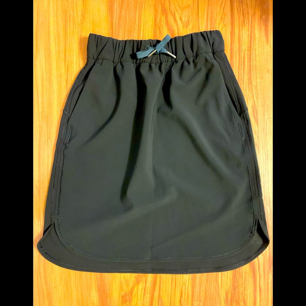 Lululemon On The Fly Skirt Size 2 Black